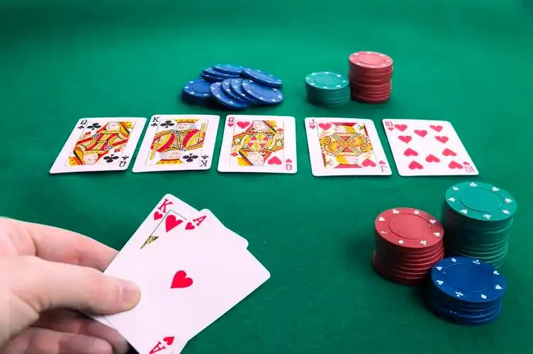 Fortune Tiger game interface on ovo88bet mobile app showing tiger symbols and spinning reels